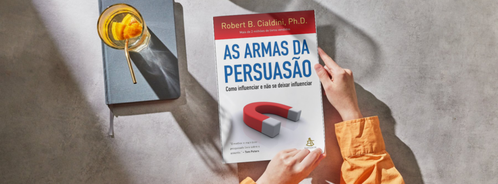 Capa do livro As Armas da Persuasão. Um dos livros fundamentais para profissionais de copywriting.